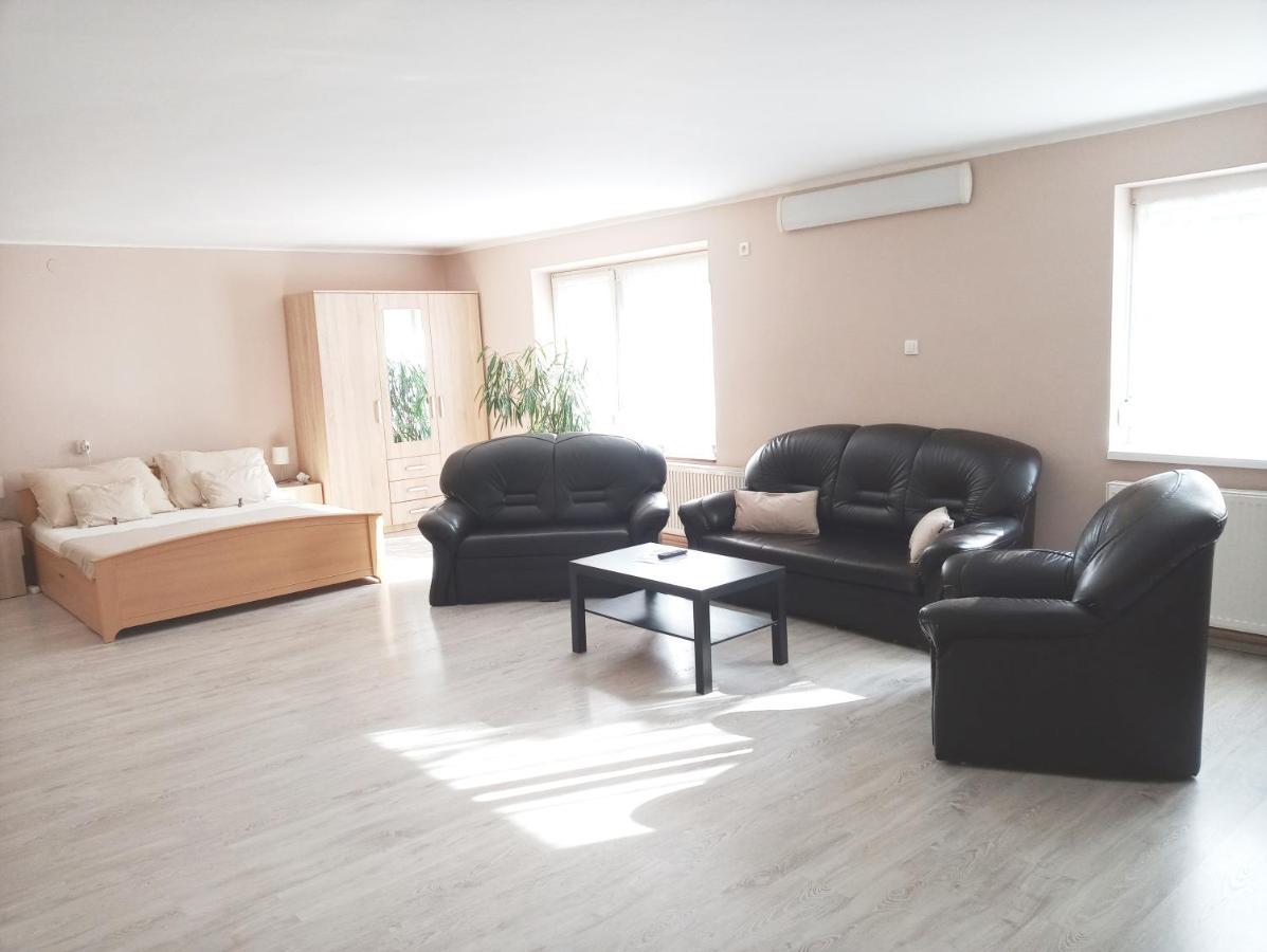 Stardust Apartman Pecs Ngoại thất bức ảnh