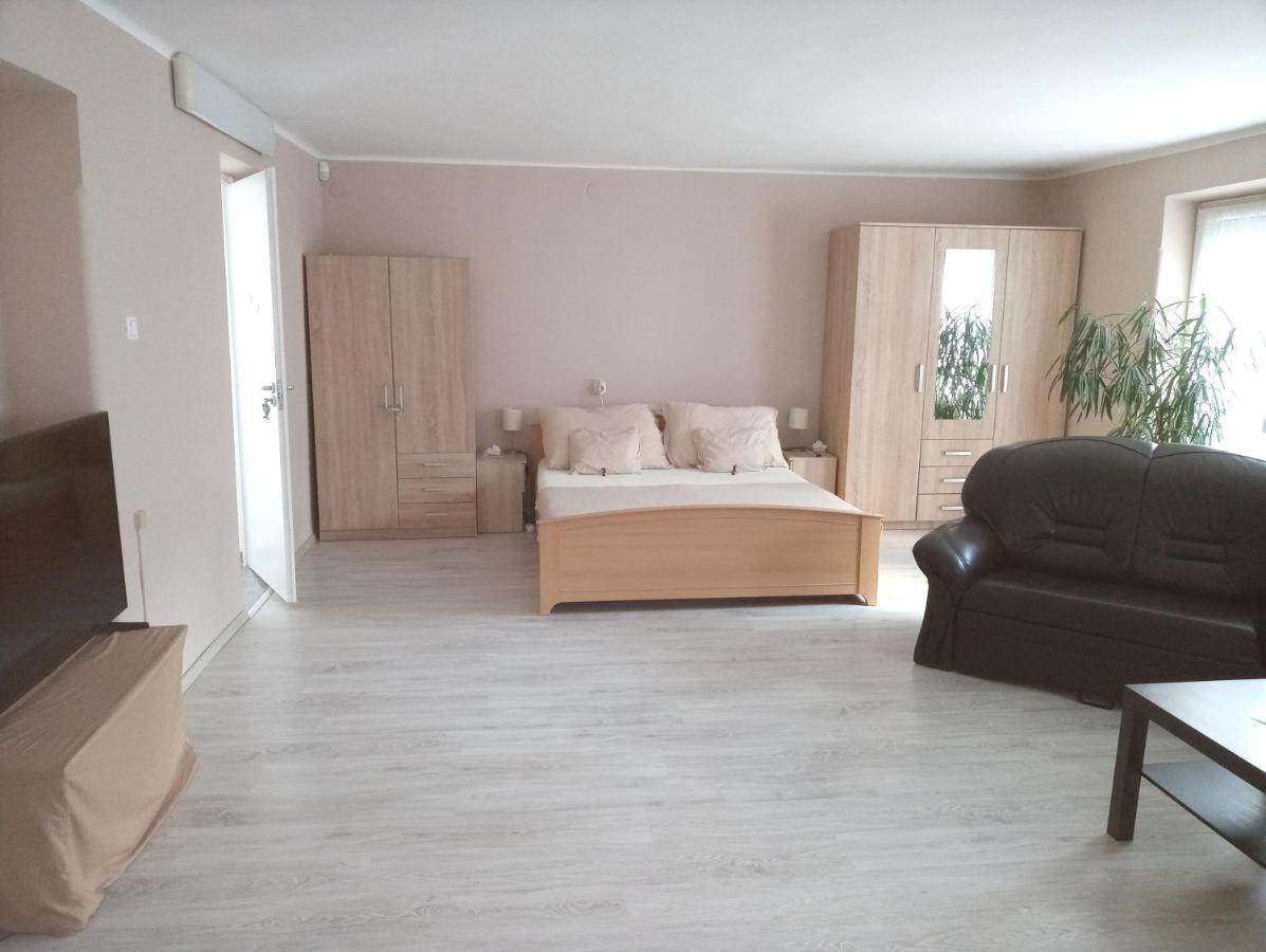 Stardust Apartman Pecs Ngoại thất bức ảnh