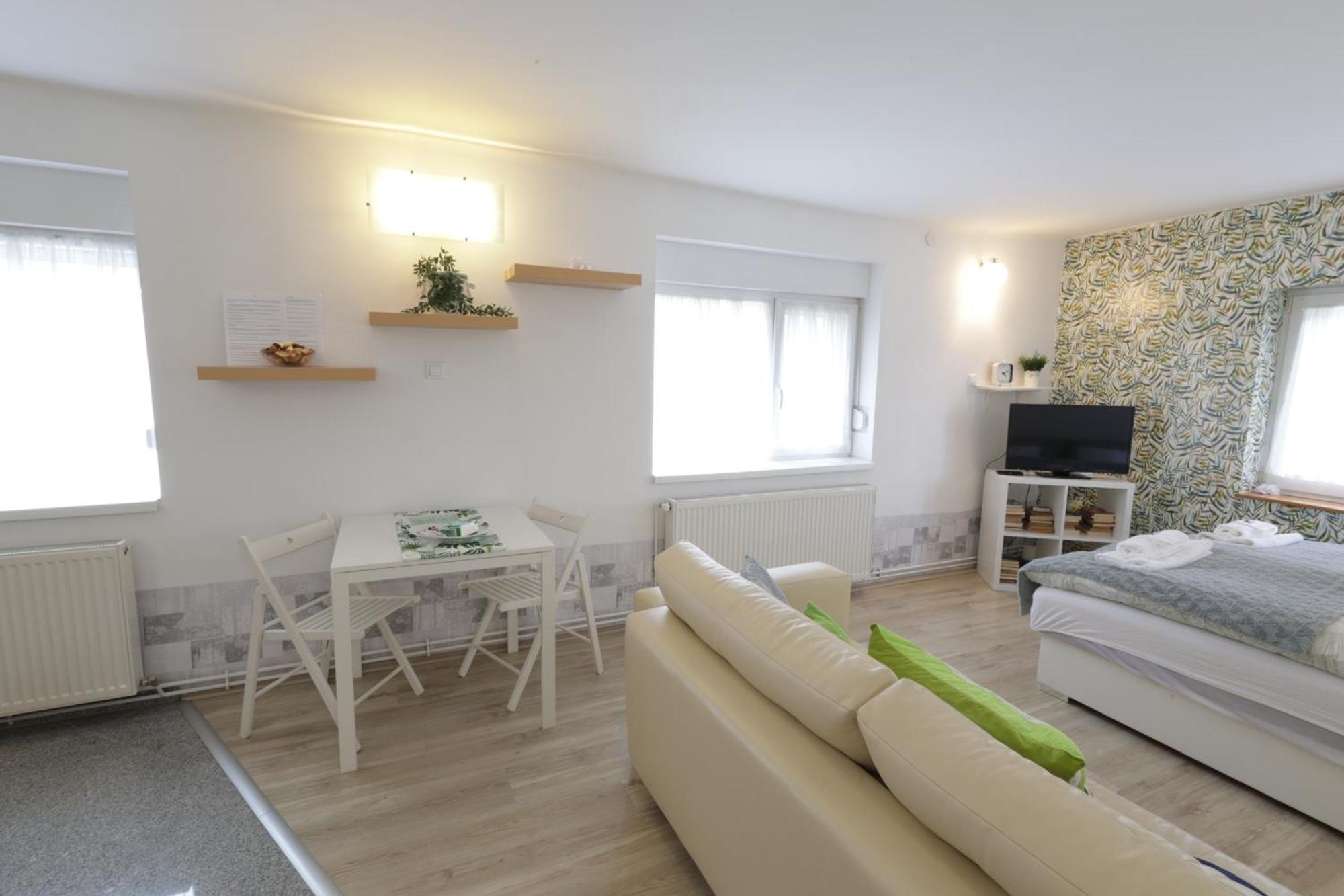 Stardust Apartman Pecs Ngoại thất bức ảnh