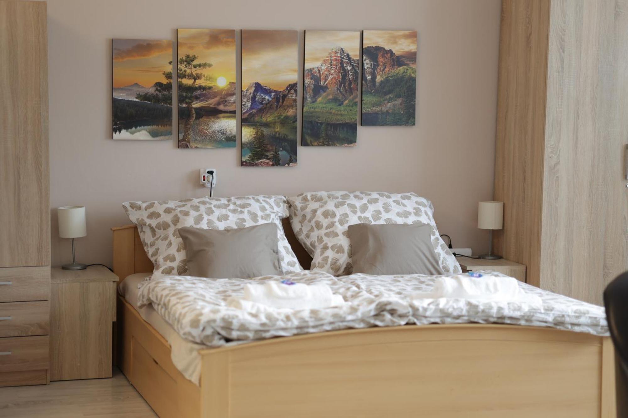 Stardust Apartman Pecs Ngoại thất bức ảnh